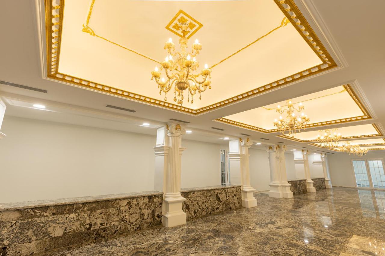 The Grand Monarch Hotel, Ujjain Eksteriør billede